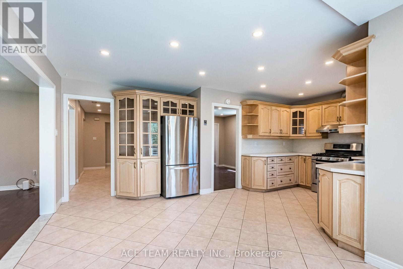 5740 Invergordon Lane, Mississauga, Ontario  L5M 4P8 - Photo 19 - W13169196
