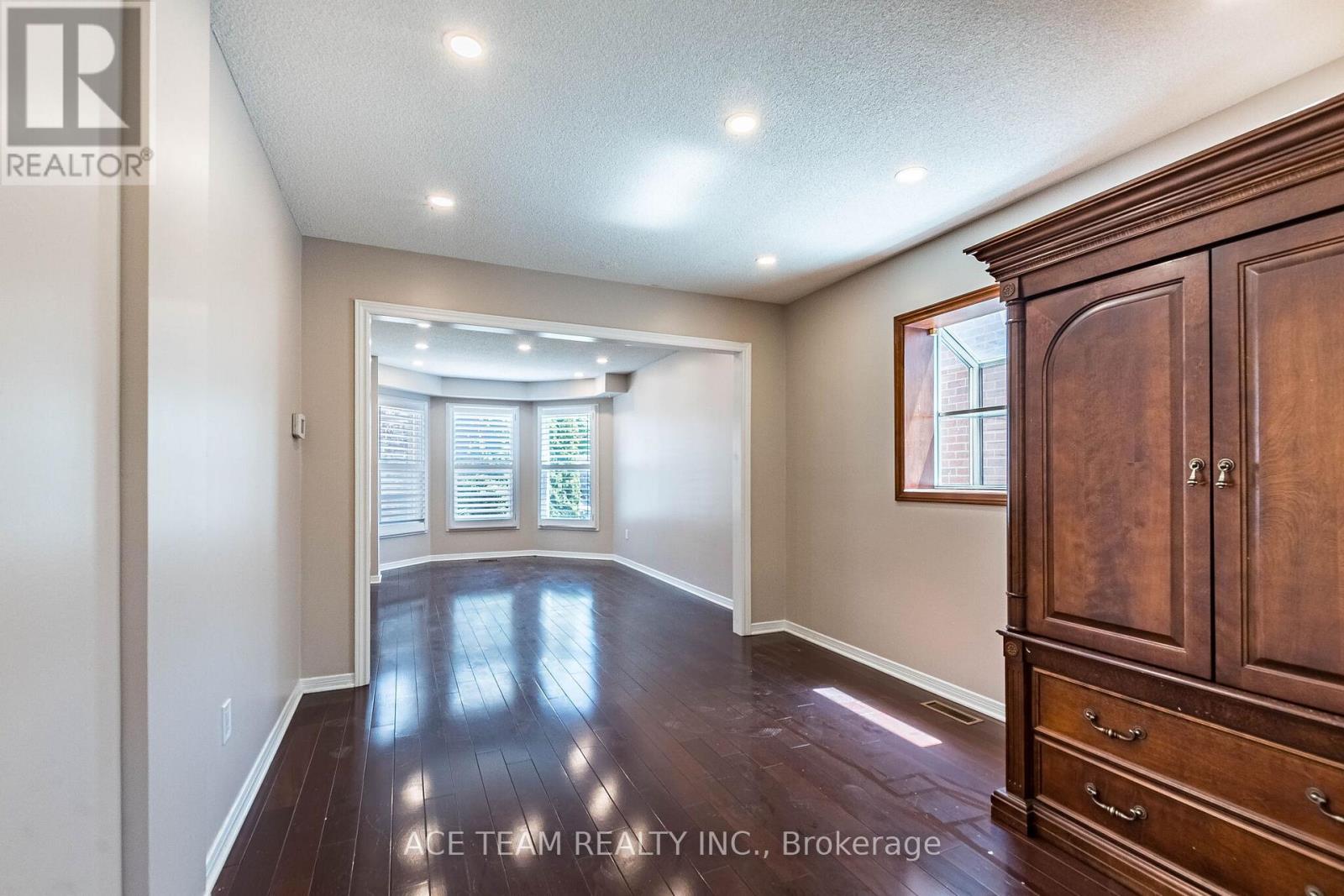 5740 Invergordon Lane, Mississauga, Ontario  L5M 4P8 - Photo 12 - W13169196
