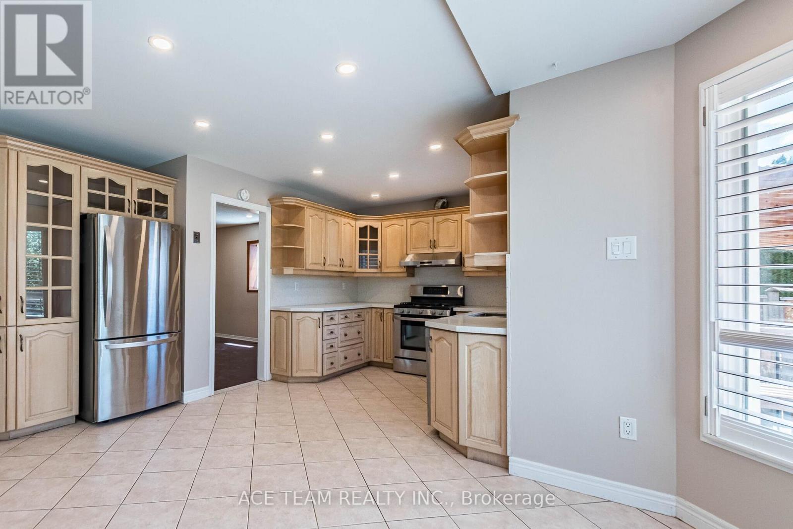 5740 Invergordon Lane, Mississauga, Ontario  L5M 4P8 - Photo 17 - W13169196