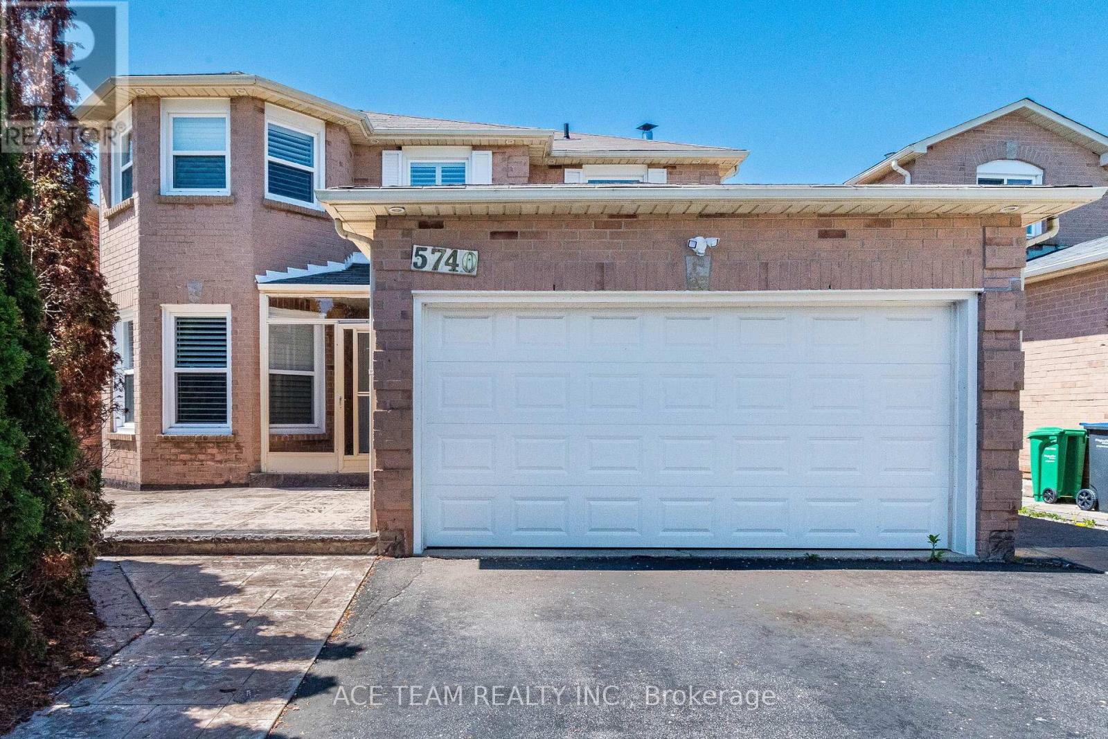 5740 Invergordon Lane, Mississauga, Ontario  L5M 4P8 - Photo 3 - W13169196