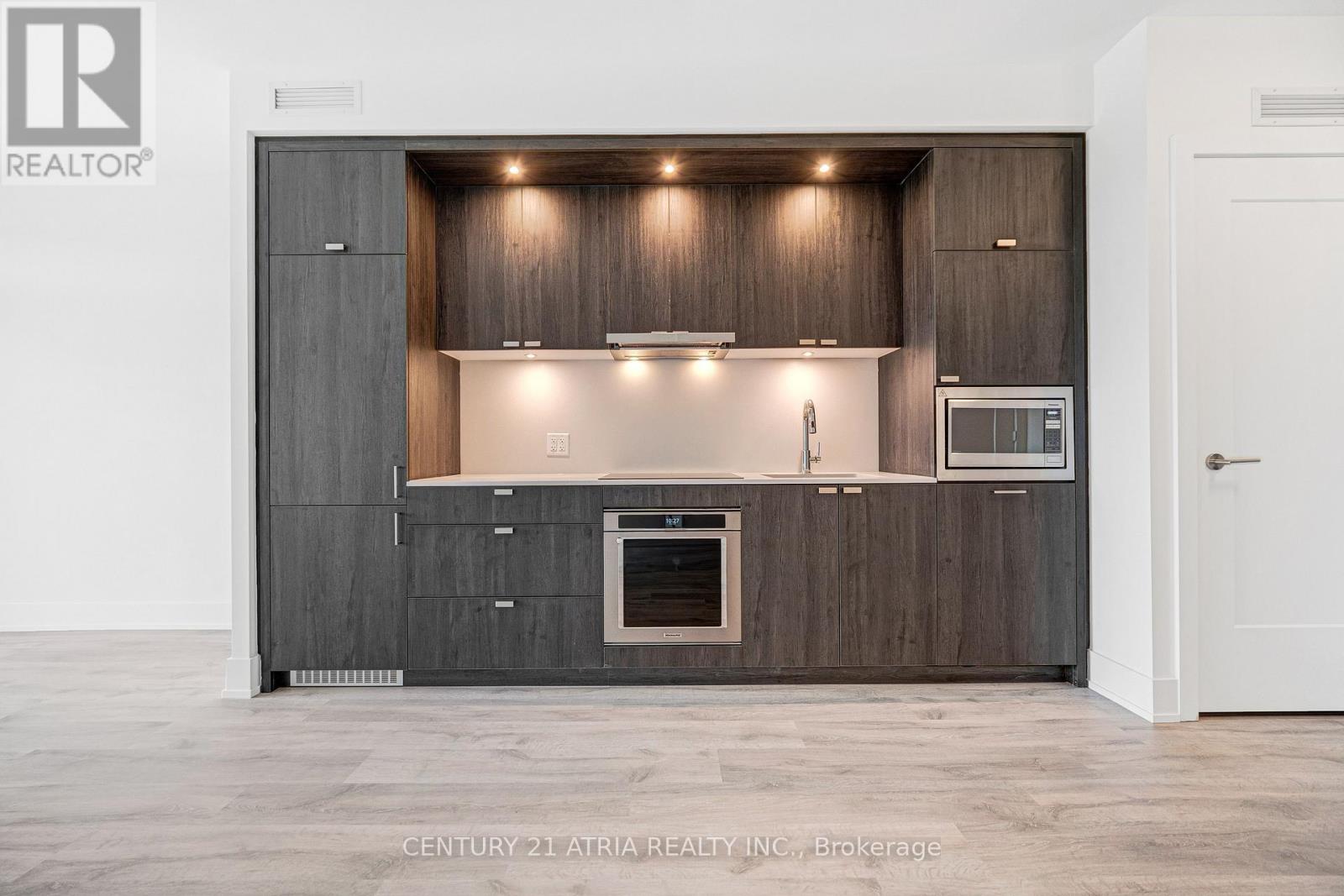 712 - 259 The Kingsway, Toronto, Ontario  M9A 0G2 - Photo 3 - W13175222