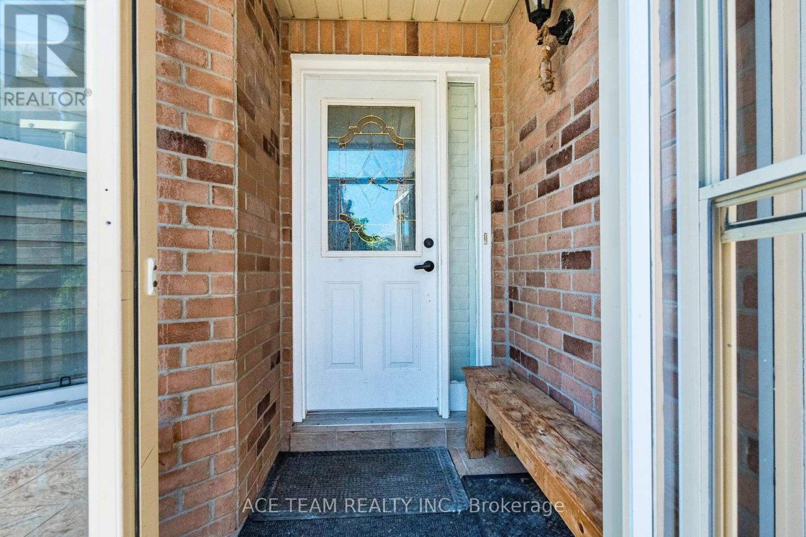 5740 Invergordon Lane, Mississauga, Ontario  L5M 4P8 - Photo 5 - W13169196