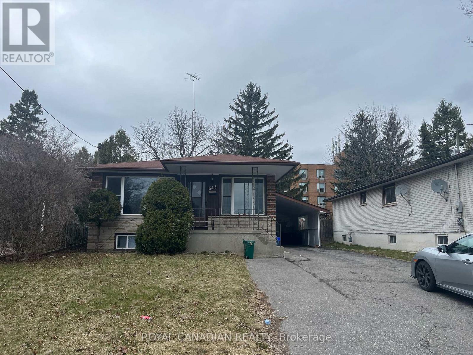 MAIN - 644 ATHOL STREET E, Oshawa, Ontario