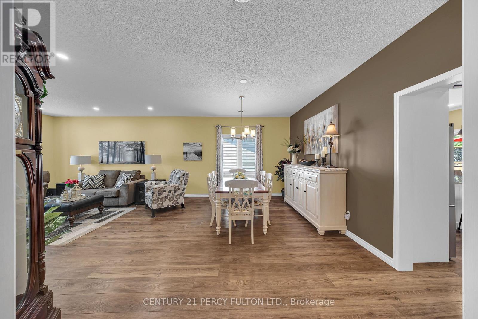 6 Niagara Trail, Clarington, Ontario  L1B 1B9 - Photo 6 - E13175382