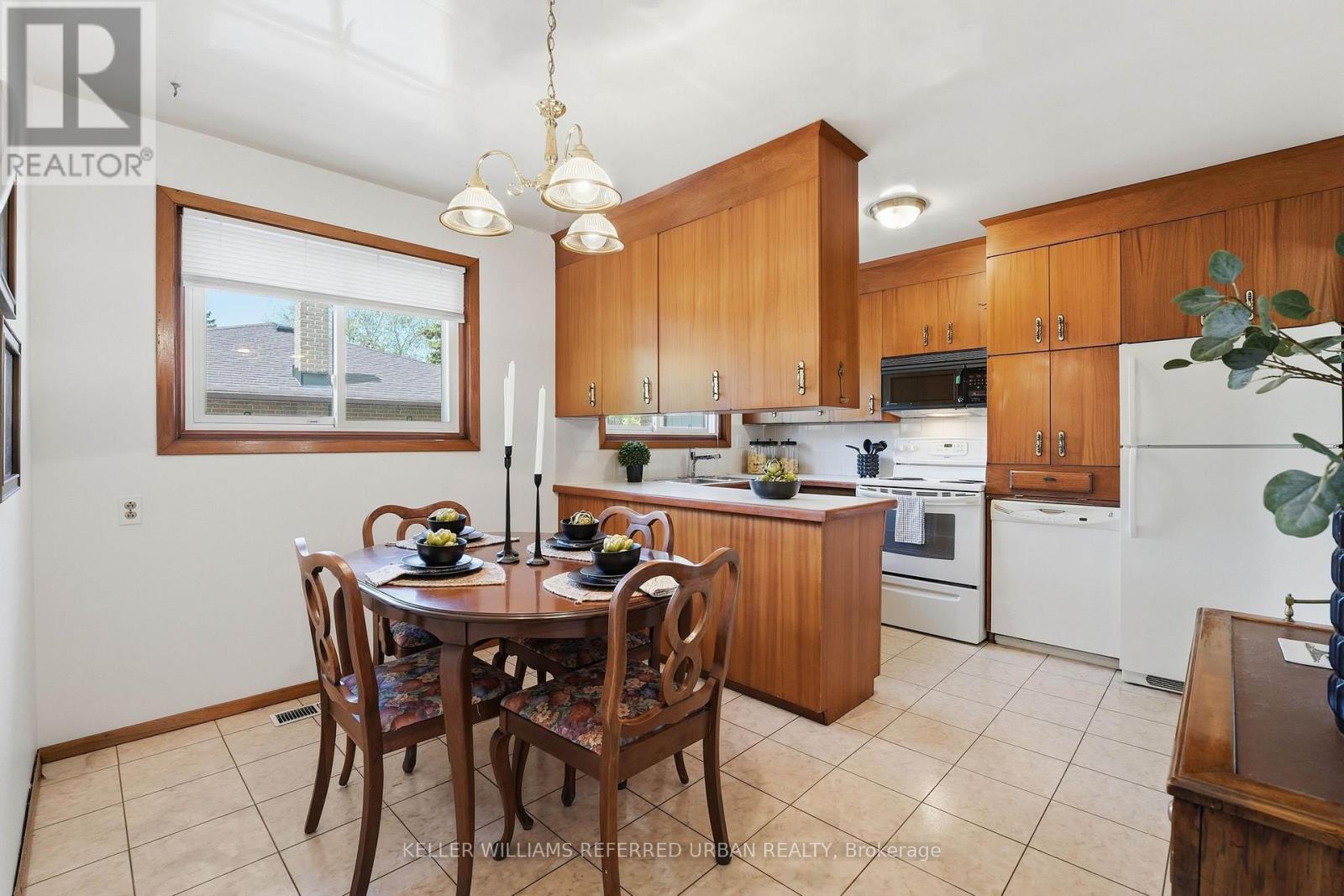 318 Marion Avenue, Oshawa, Ontario  L1J 3A9 - Photo 3 - E13175438