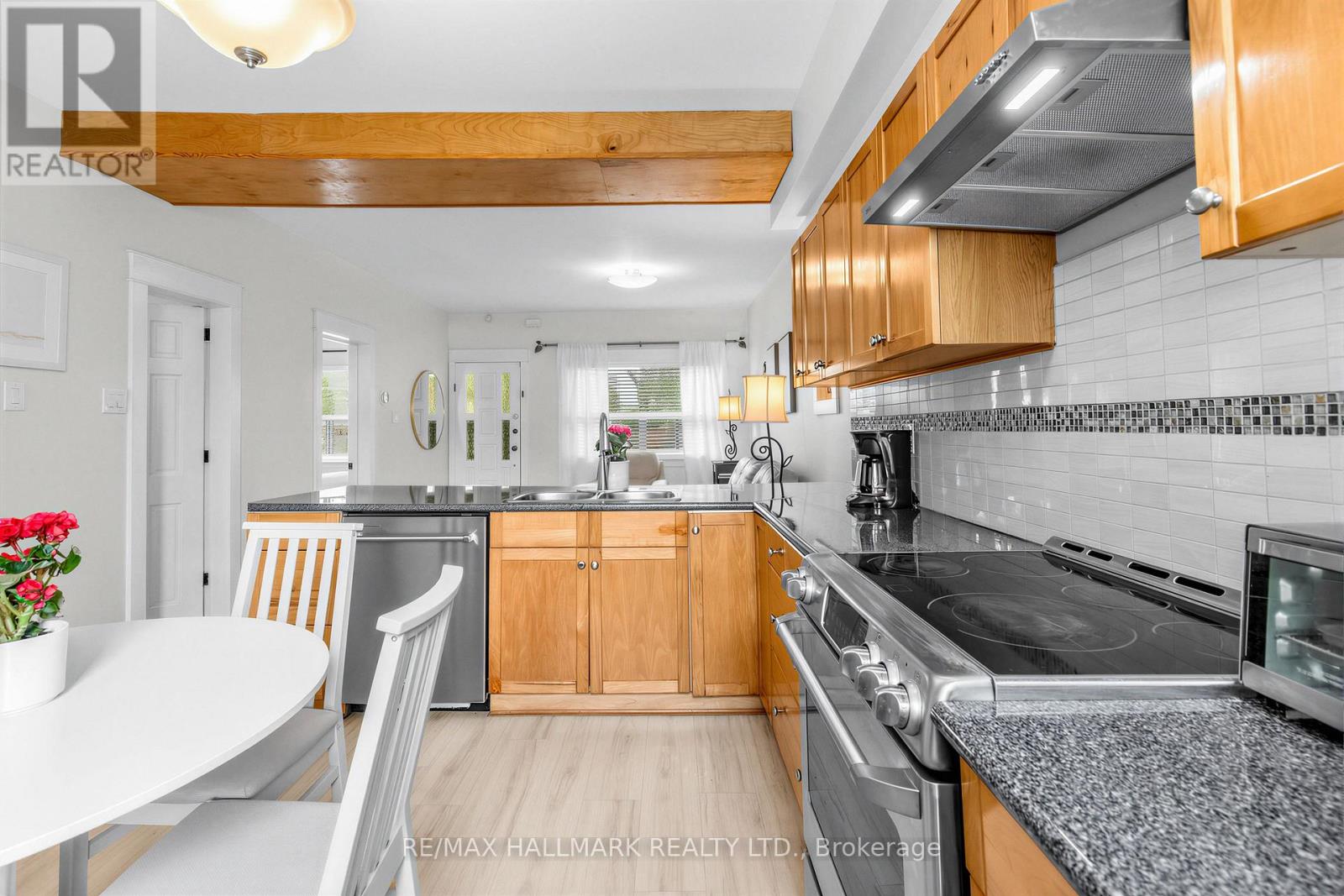 65 Wallington Avenue, Toronto, Ontario  M4C 2N2 - Photo 11 - E13175450