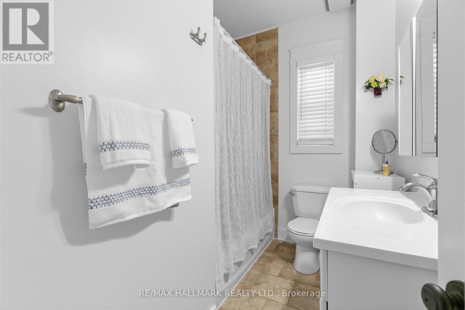 65 Wallington Avenue, Toronto, Ontario  M4C 2N2 - Photo 16 - E13175450