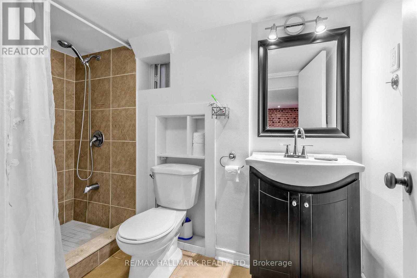 65 Wallington Avenue, Toronto, Ontario  M4C 2N2 - Photo 23 - E13175450