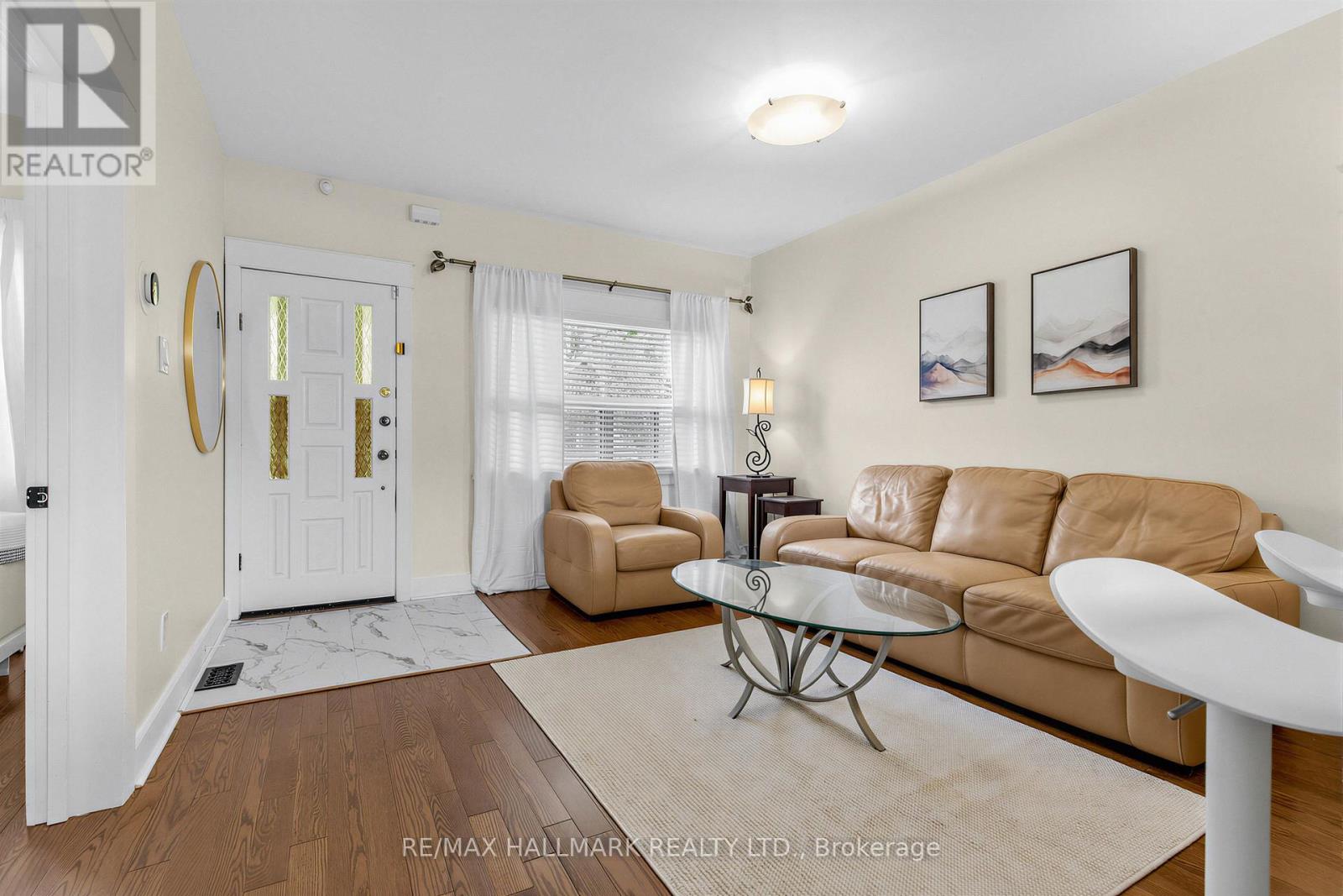 65 Wallington Avenue, Toronto, Ontario  M4C 2N2 - Photo 3 - E13175450