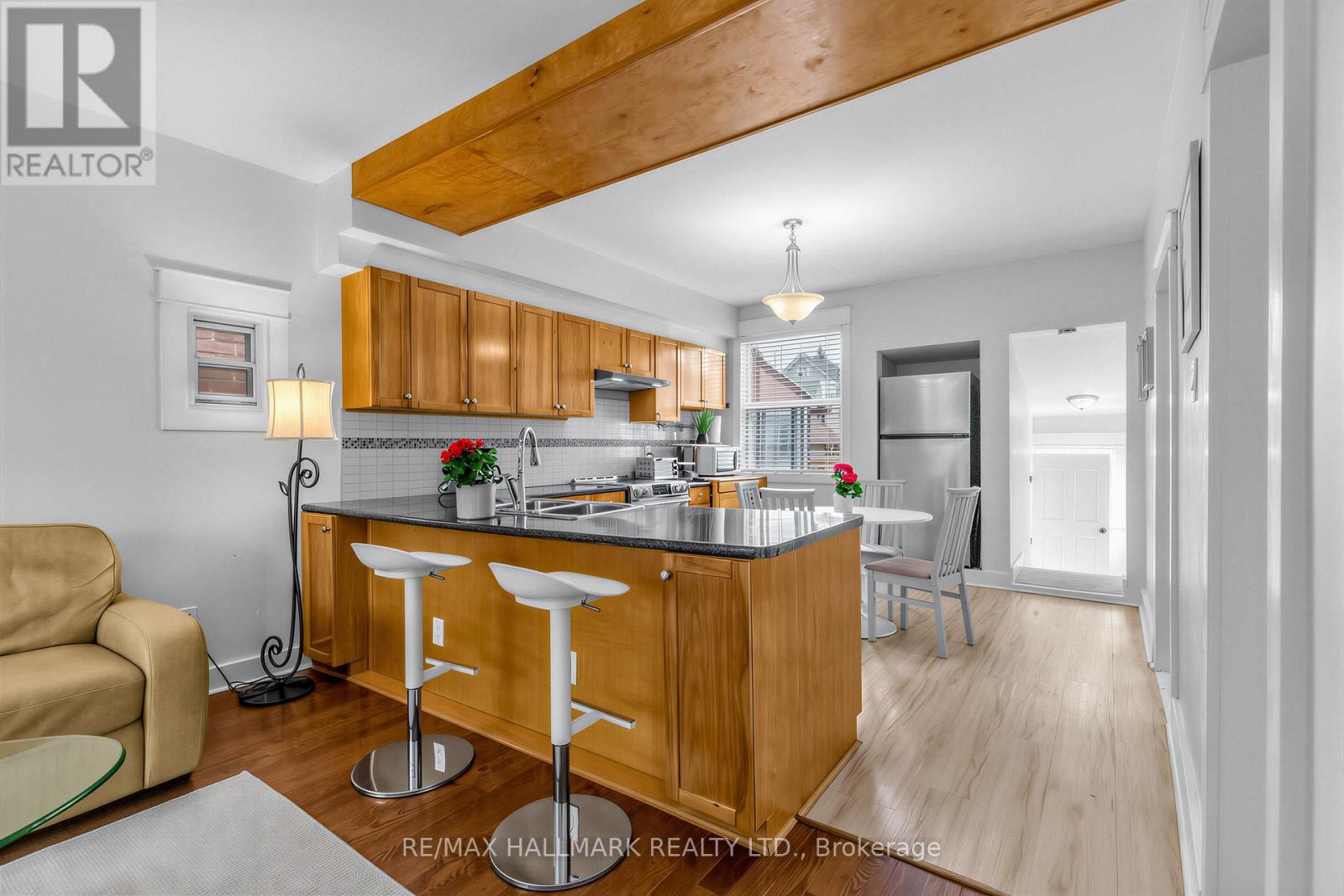 65 Wallington Avenue, Toronto, Ontario  M4C 2N2 - Photo 7 - E13175450