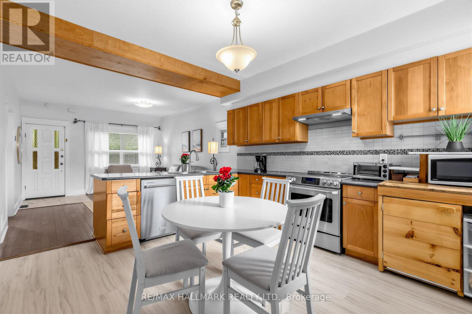 65 Wallington Avenue, Toronto, Ontario  M4C 2N2 - Photo 9 - E13175450