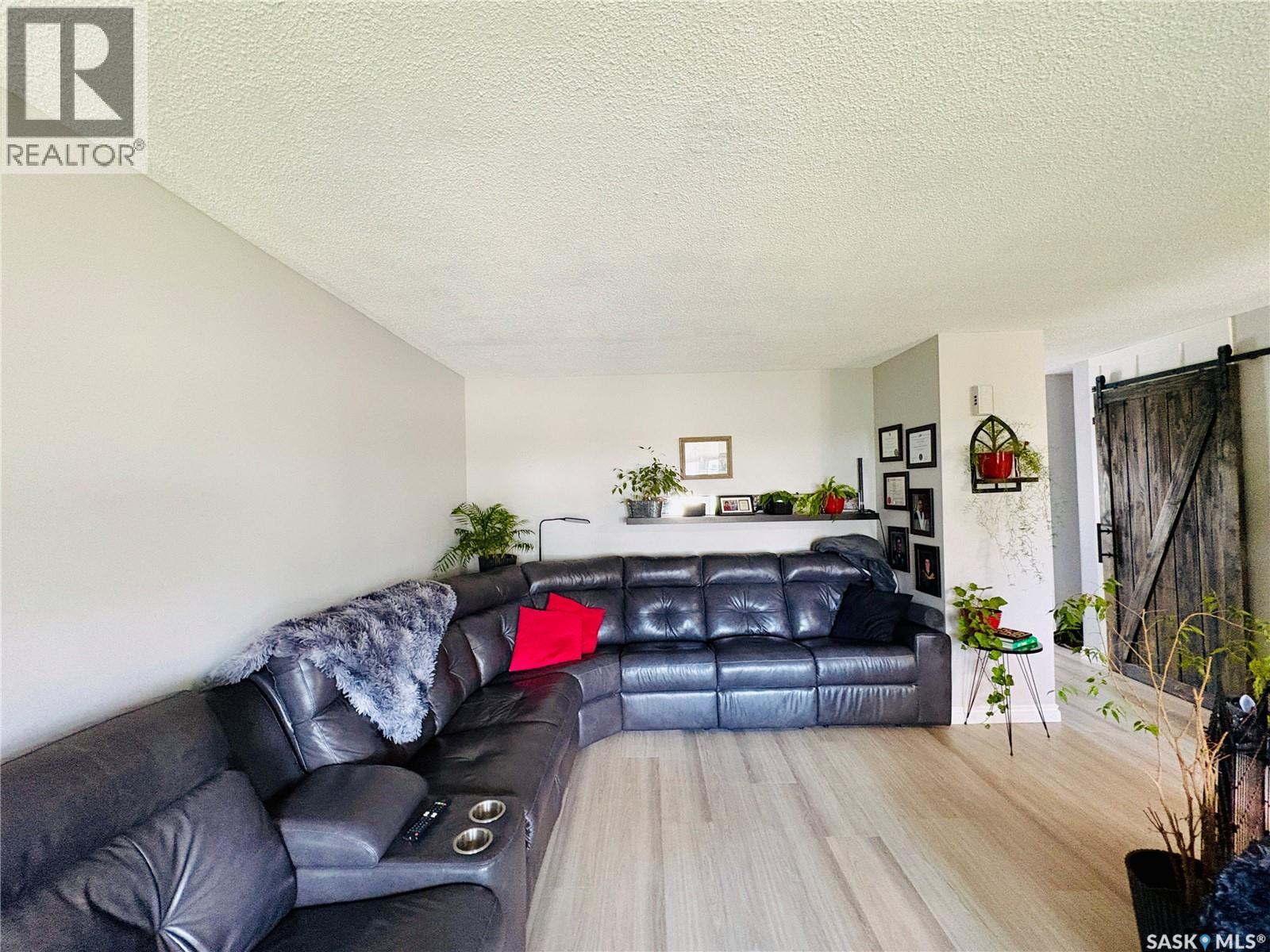 1230 Chaplin Street E, Swift Current, Saskatchewan  S9H 1K1 - Photo 6 - SK037082