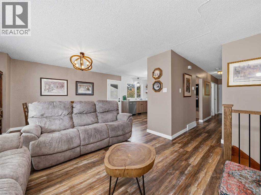 83 Brazeau Crescent SW, Calgary, Alberta  T2W 0Z2 - Photo 11 - A2310572