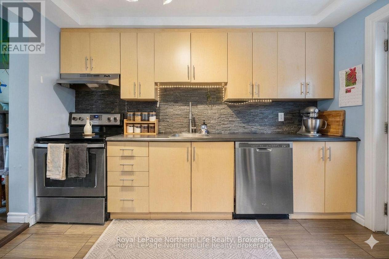 137 Fourth Avenue W, North Bay, Ontario  P1B 3M7 - Photo 5 - X13134356