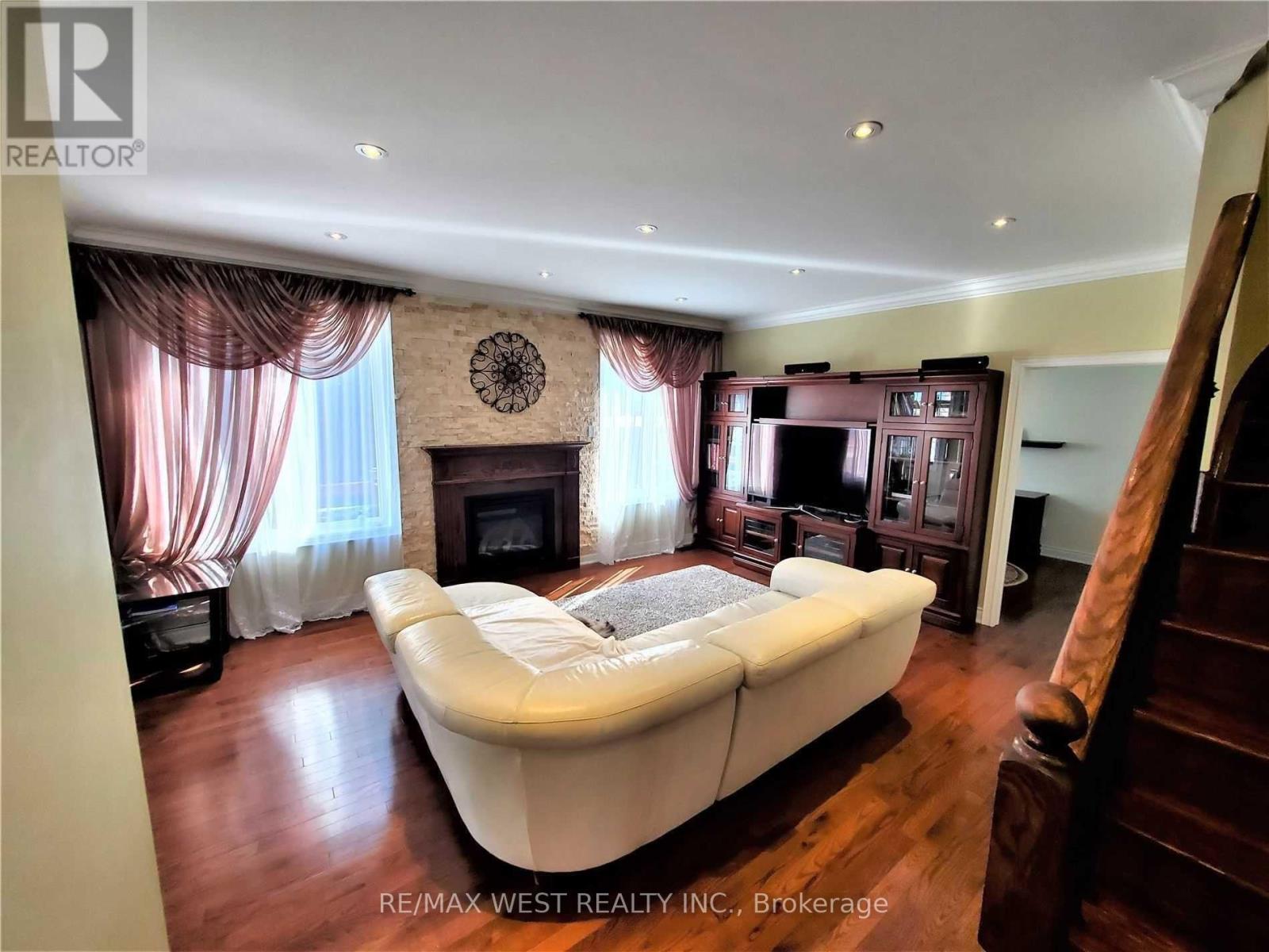 47 Linacre Drive, Richmond Hill, Ontario  L4E 0W2 - Photo 11 - N13175546