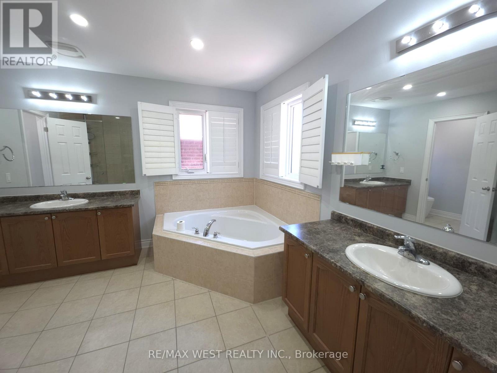 47 Linacre Drive, Richmond Hill, Ontario  L4E 0W2 - Photo 21 - N13175546