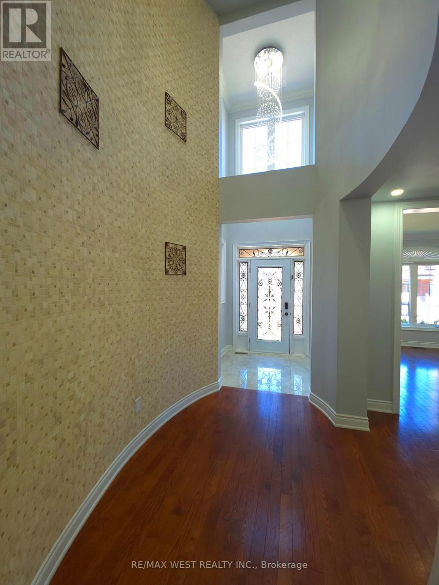 47 Linacre Drive, Richmond Hill, Ontario  L4E 0W2 - Photo 3 - N13175546