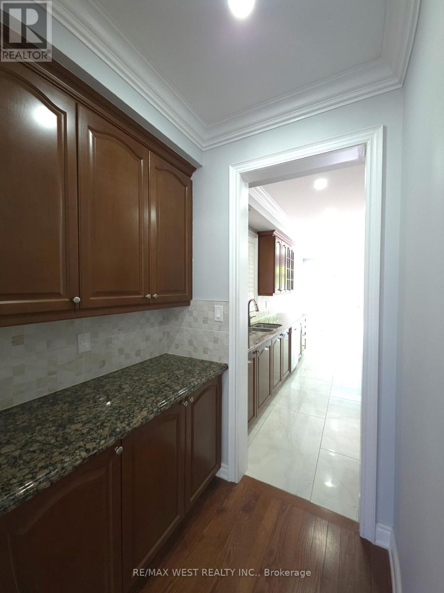 47 Linacre Drive, Richmond Hill, Ontario  L4E 0W2 - Photo 7 - N13175546