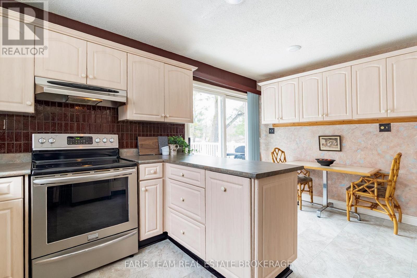 21 Pooles Road, Springwater, Ontario  L9X 0P5 - Photo 6 - S13175366