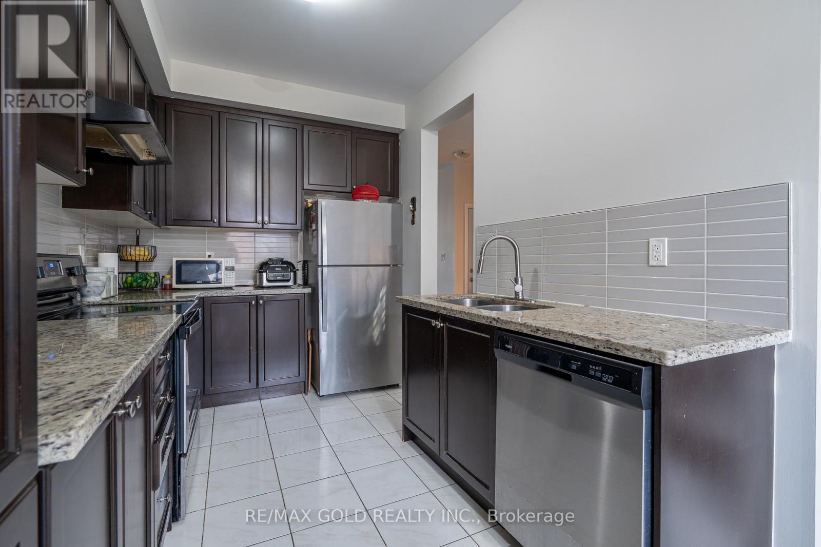 65 Villadowns Trail, Brampton, Ontario  L6R 3Y8 - Photo 12 - W13175440