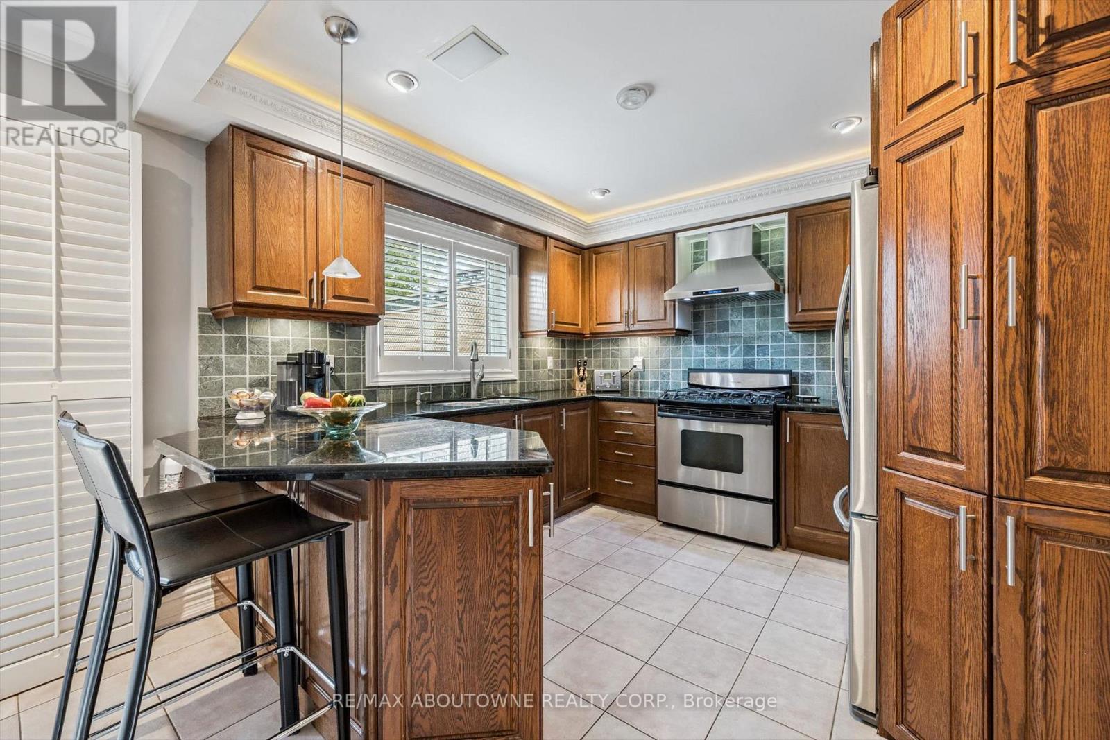 154 Howell Road, Oakville, Ontario  L6H 5Z2 - Photo 8 - W13175470