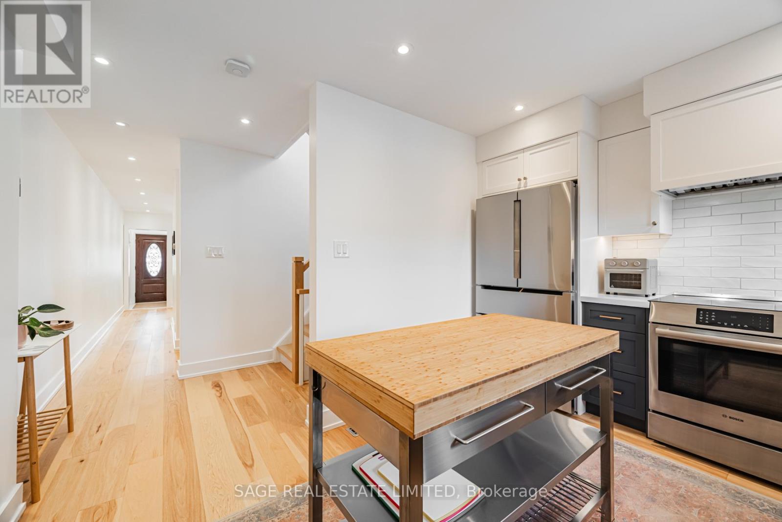 39a Uxbridge Avenue, Toronto, Ontario  M6N 2Y1 - Photo 11 - W13175604