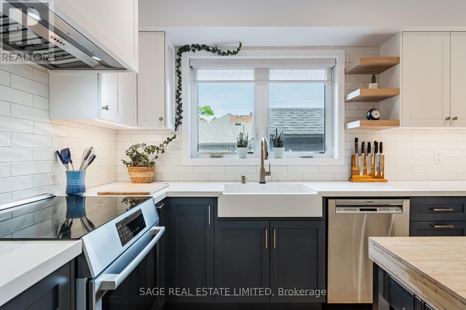 39a Uxbridge Avenue, Toronto, Ontario  M6N 2Y1 - Photo 14 - W13175604