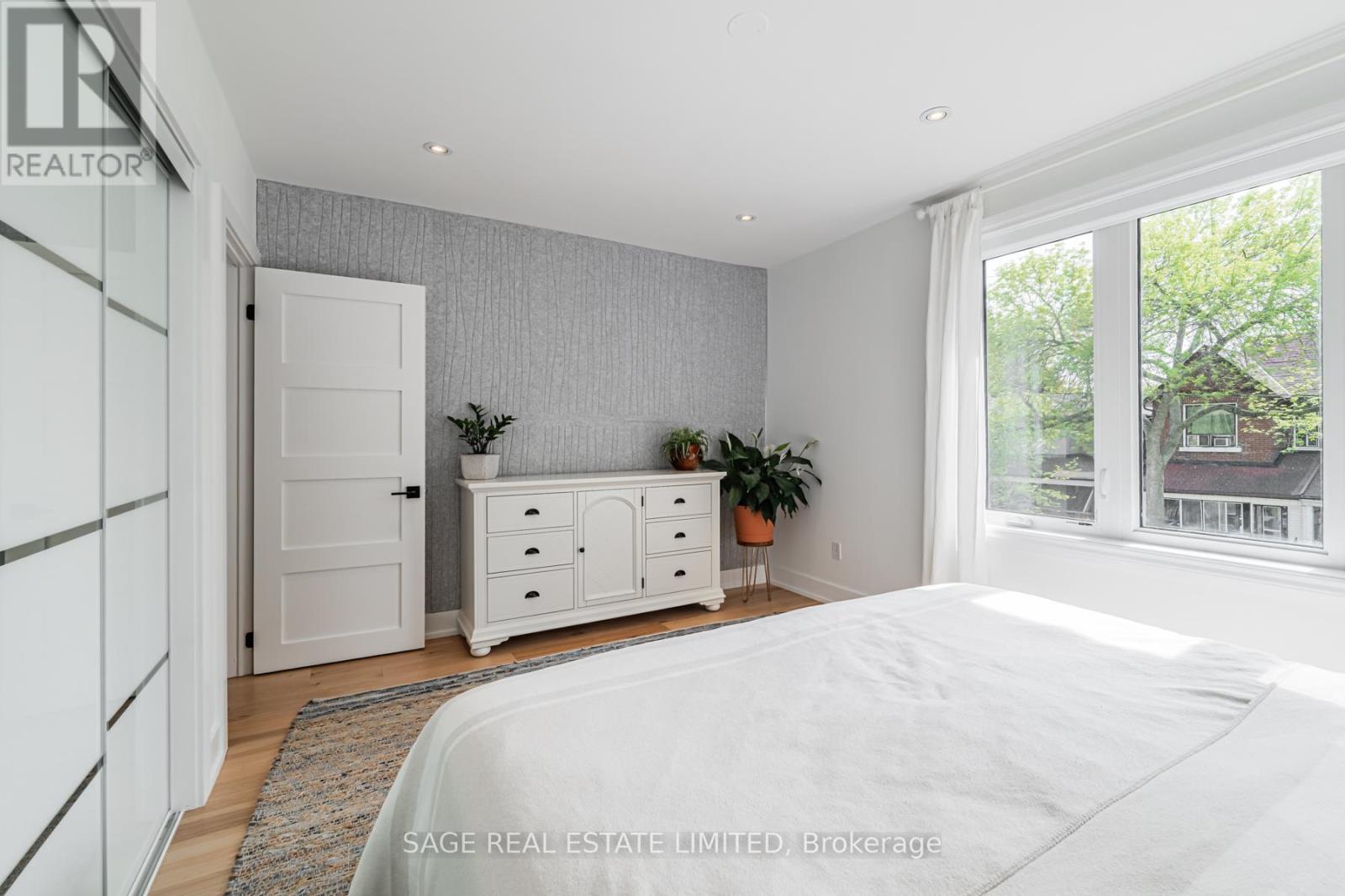 39a Uxbridge Avenue, Toronto, Ontario  M6N 2Y1 - Photo 21 - W13175604