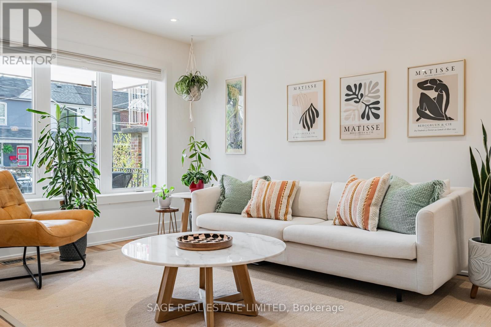 39a Uxbridge Avenue, Toronto, Ontario  M6N 2Y1 - Photo 4 - W13175604