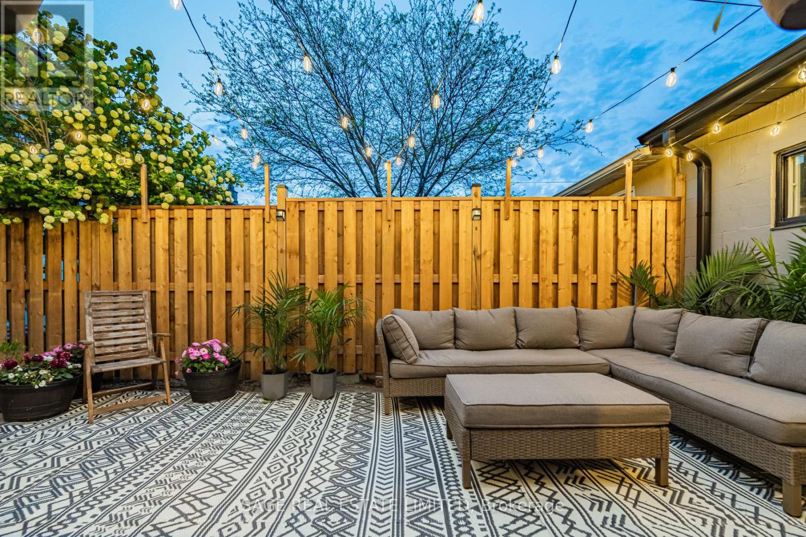 39a Uxbridge Avenue, Toronto, Ontario  M6N 2Y1 - Photo 46 - W13175604