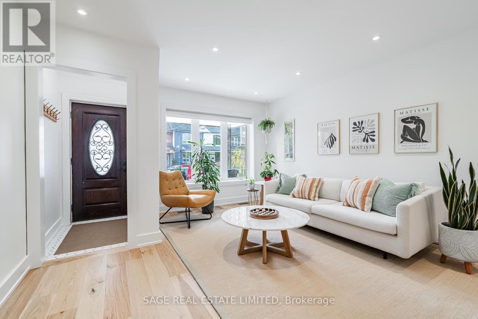 39a Uxbridge Avenue, Toronto, Ontario  M6N 2Y1 - Photo 5 - W13175604