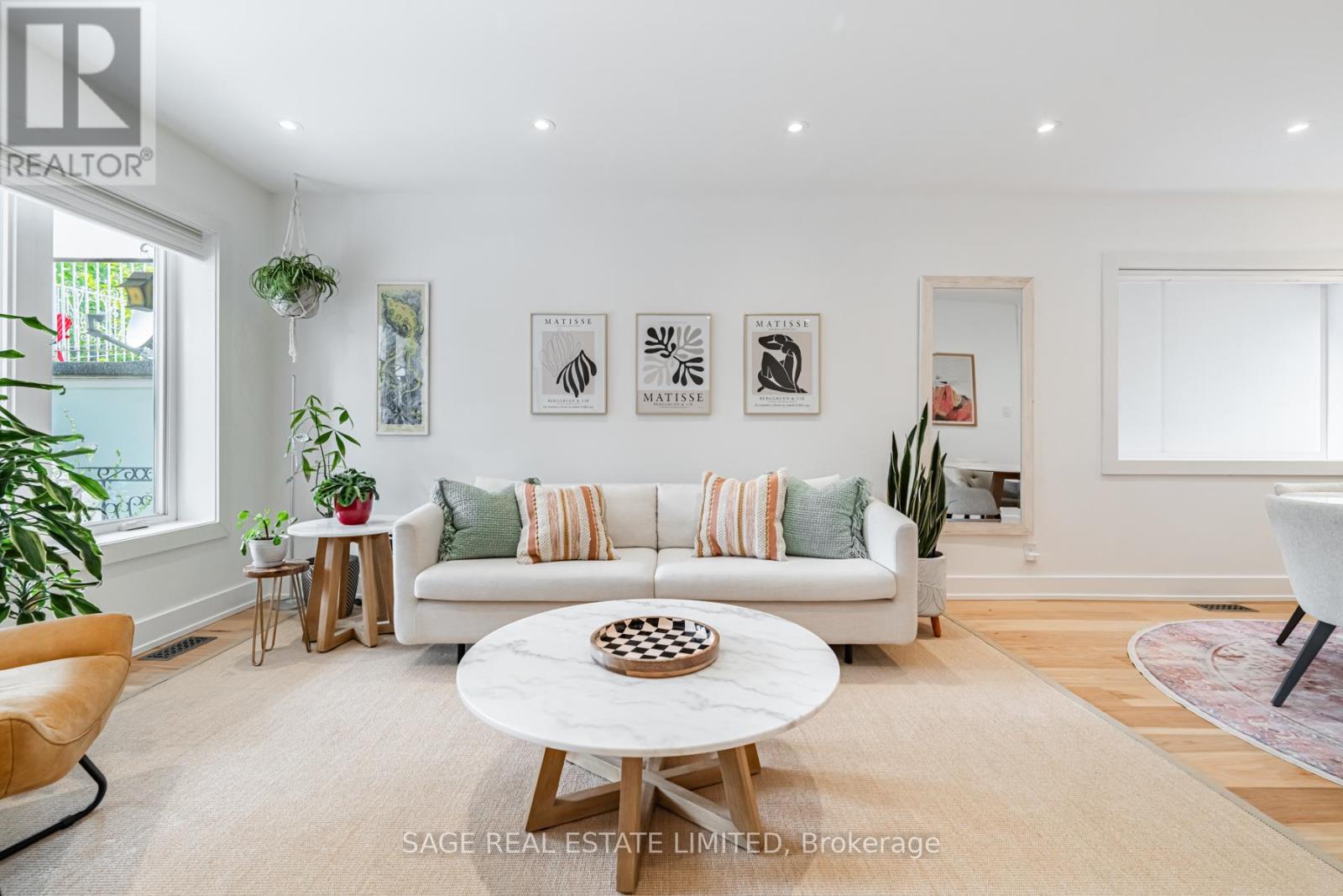 39a Uxbridge Avenue, Toronto, Ontario  M6N 2Y1 - Photo 6 - W13175604