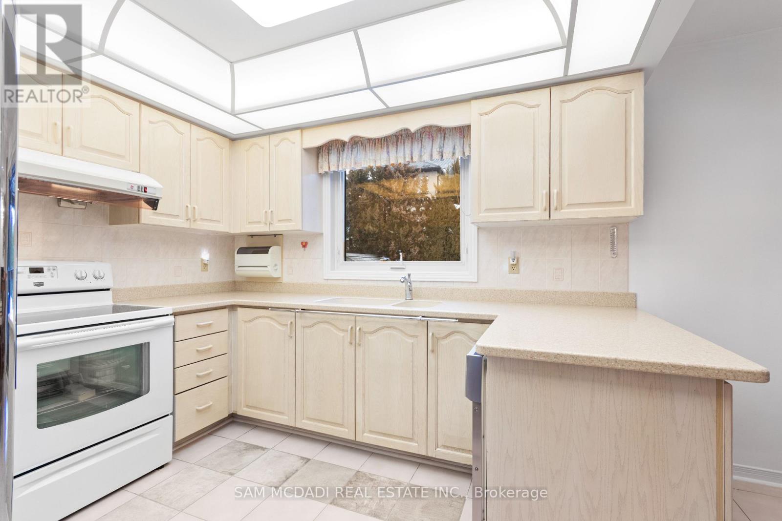 4461 Gladebrook Crescent, Mississauga, Ontario  L5V 1E4 - Photo 9 - W13175670