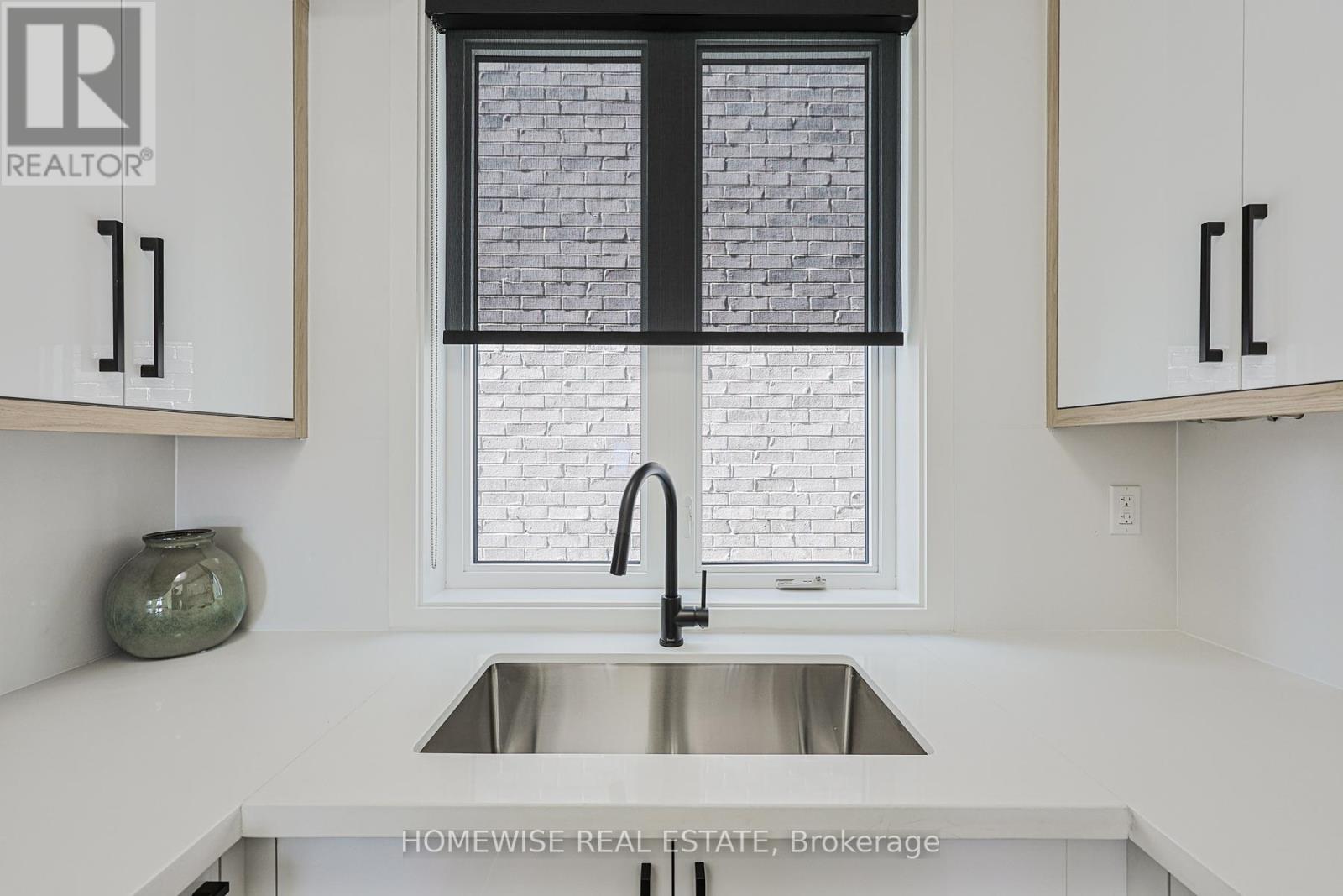 2 - 159 Locksley Avenue, Toronto, Ontario  M6B 3N6 - Photo 5 - W13175692
