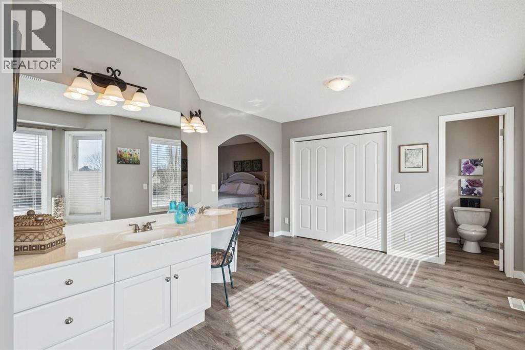 420 Rocky Ridge Bay NW, Calgary, Alberta  T3G 4H8 - Photo 32 - A2306006
