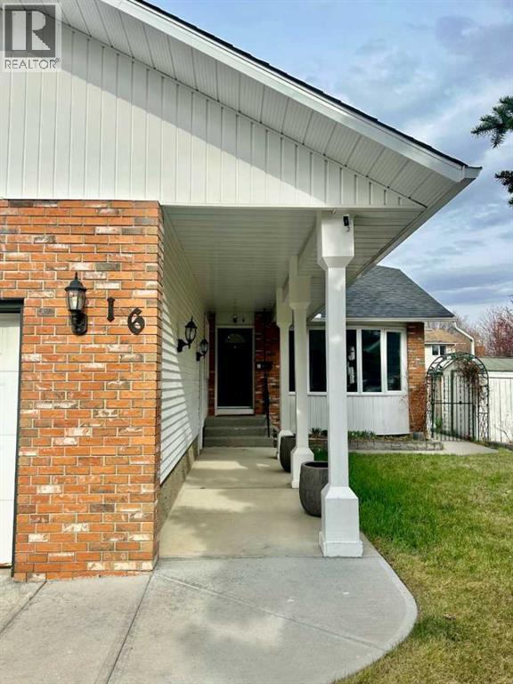 16 Woodfield Court SW, Calgary, Alberta  T2W 3W5 - Photo 1 - A2311061