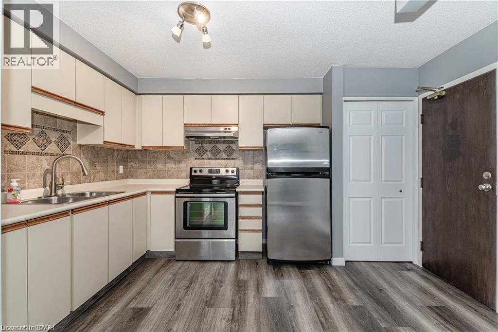 331 Northlake Drive Unit# 8, Waterloo, Ontario  N2V 1Z1 - Photo 2 - 40833722