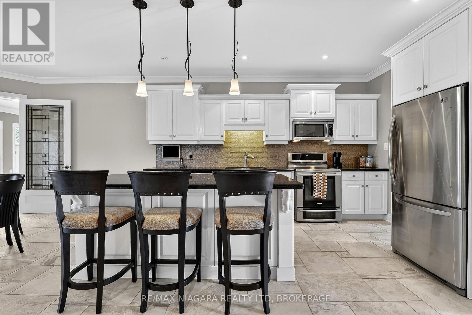 6775 Domenic Crescent, Niagara Falls, Ontario  L2J 4L5 - Photo 11 - X13175576