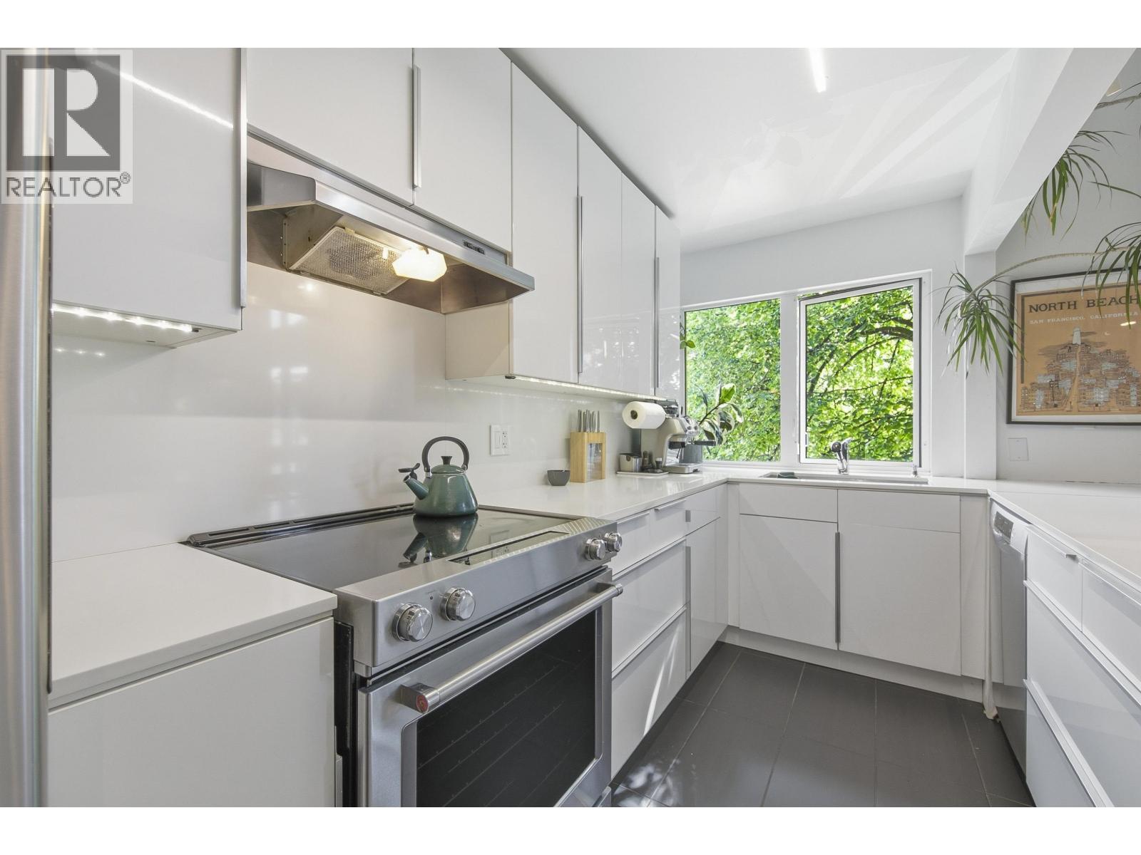 201 3465 Glen Drive, Vancouver, British Columbia  V5V 4S5 - Photo 18 - R3128001