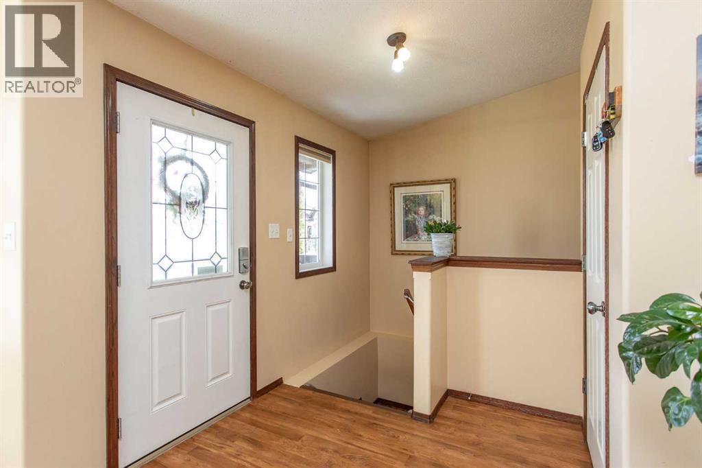 143 Inkster Close, Red Deer, Alberta  T4R 0A8 - Photo 2 - A2312504