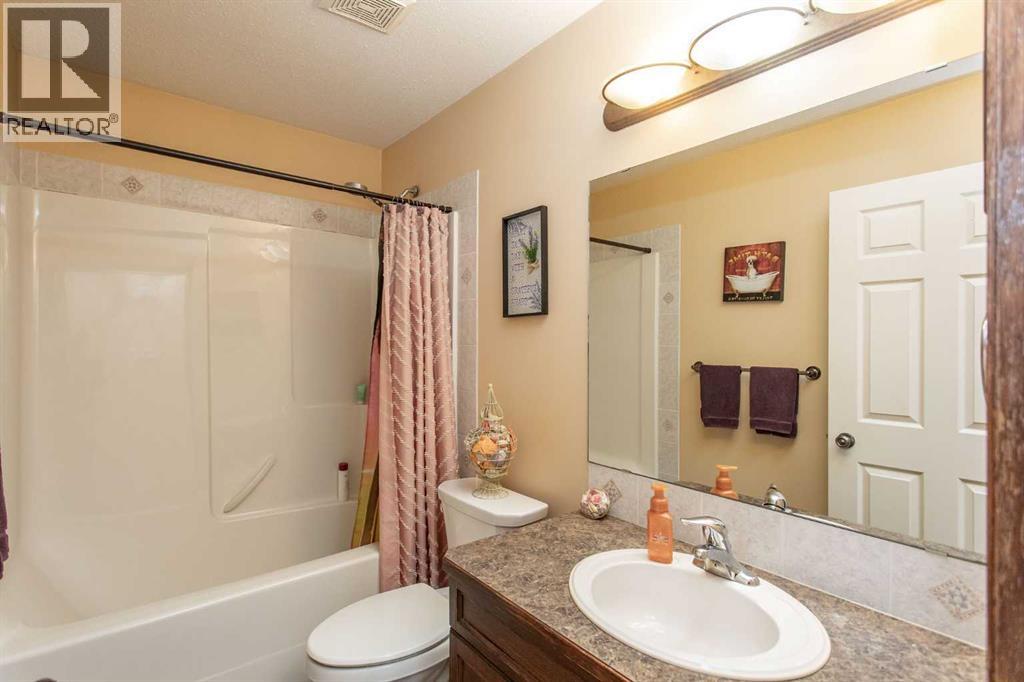 143 Inkster Close, Red Deer, Alberta  T4R 0A8 - Photo 12 - A2312504