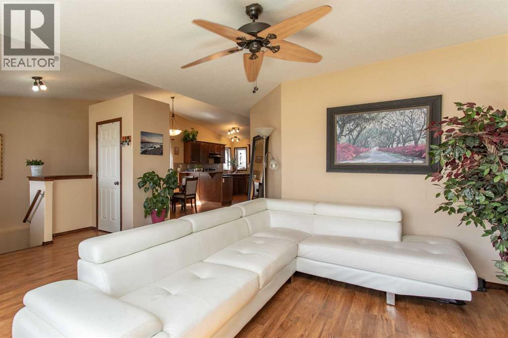 143 Inkster Close, Red Deer, Alberta  T4R 0A8 - Photo 6 - A2312504