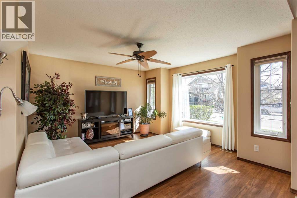 143 Inkster Close, Red Deer, Alberta  T4R 0A8 - Photo 4 - A2312504