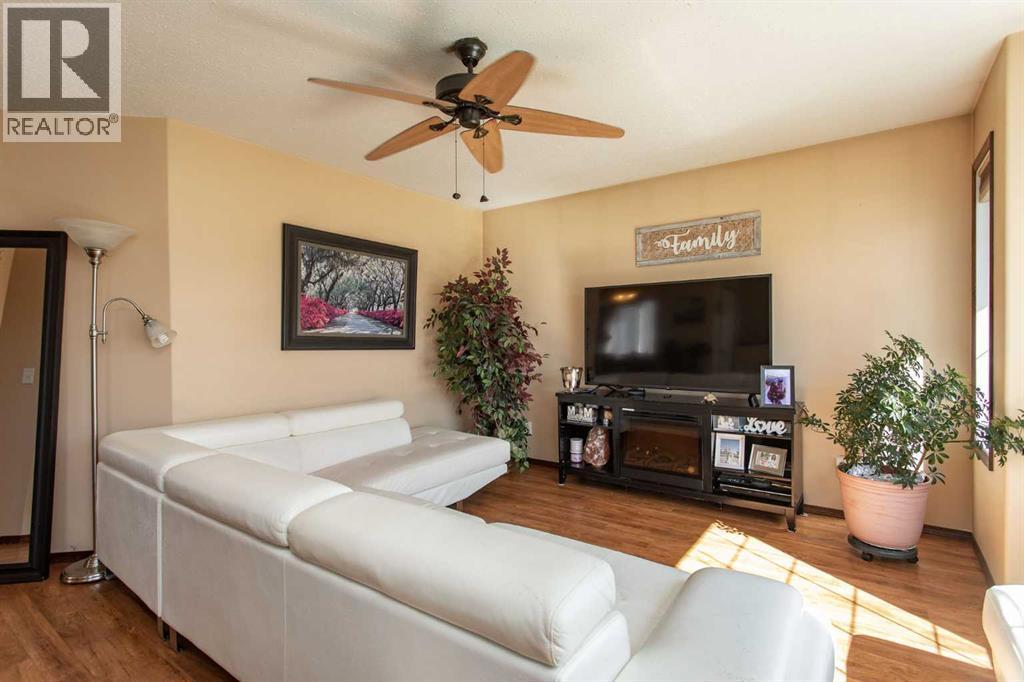 143 Inkster Close, Red Deer, Alberta  T4R 0A8 - Photo 5 - A2312504