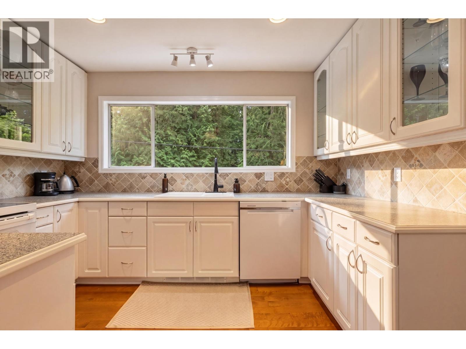 676 Wellington Drive, North Vancouver, British Columbia  V7K 1K7 - Photo 11 - R3127998