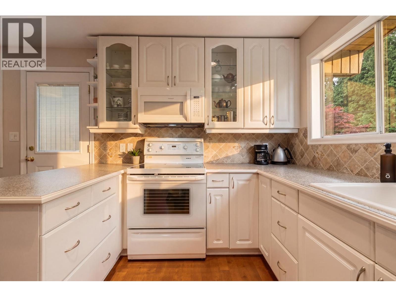 676 Wellington Drive, North Vancouver, British Columbia  V7K 1K7 - Photo 12 - R3127998