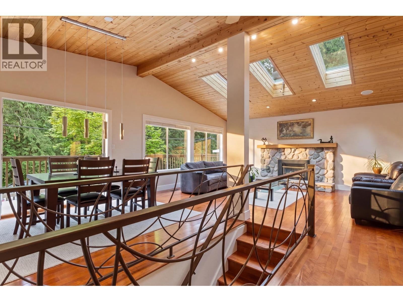 676 Wellington Drive, North Vancouver, British Columbia  V7K 1K7 - Photo 3 - R3127998
