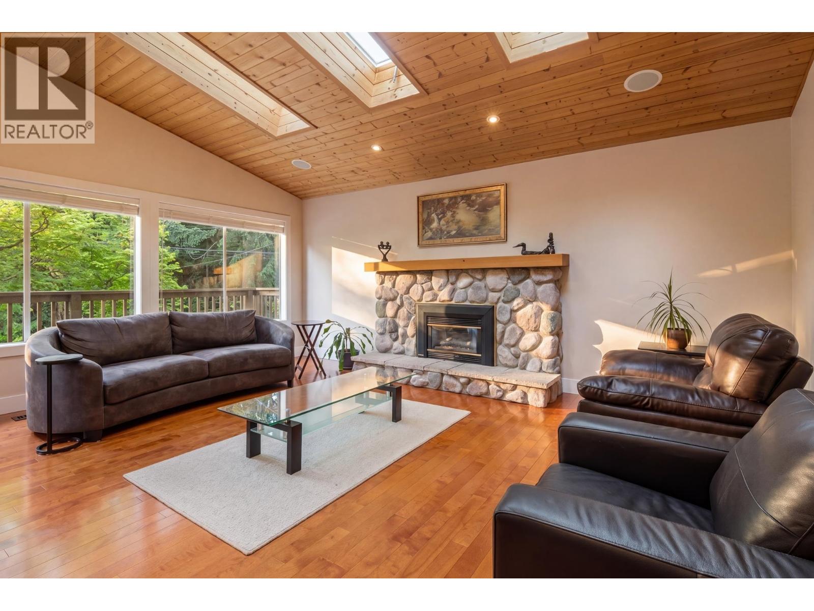 676 Wellington Drive, North Vancouver, British Columbia  V7K 1K7 - Photo 4 - R3127998