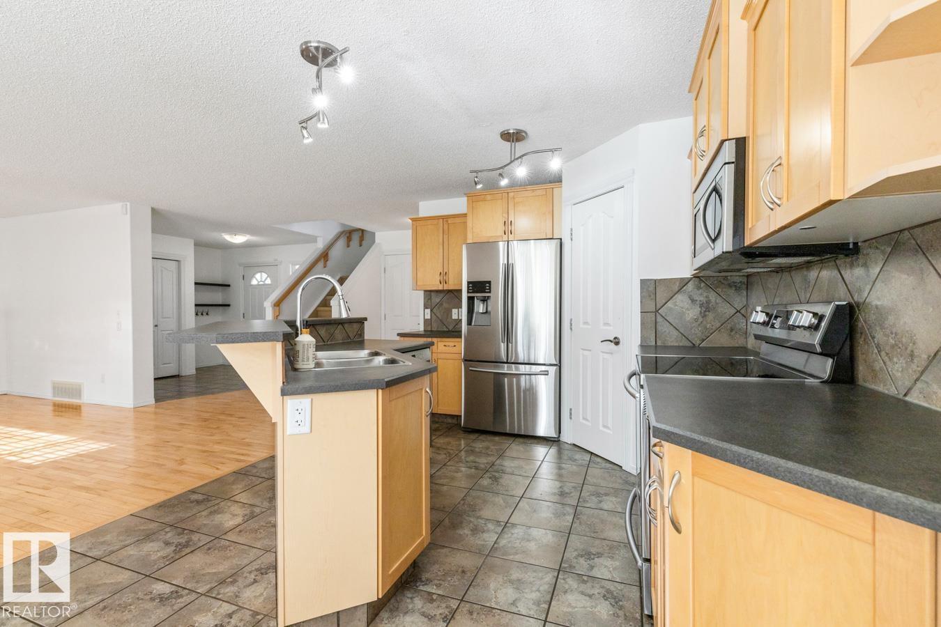 4717 60 St, Beaumont, Alberta  T5R 0A3 - Photo 6 - E4490009