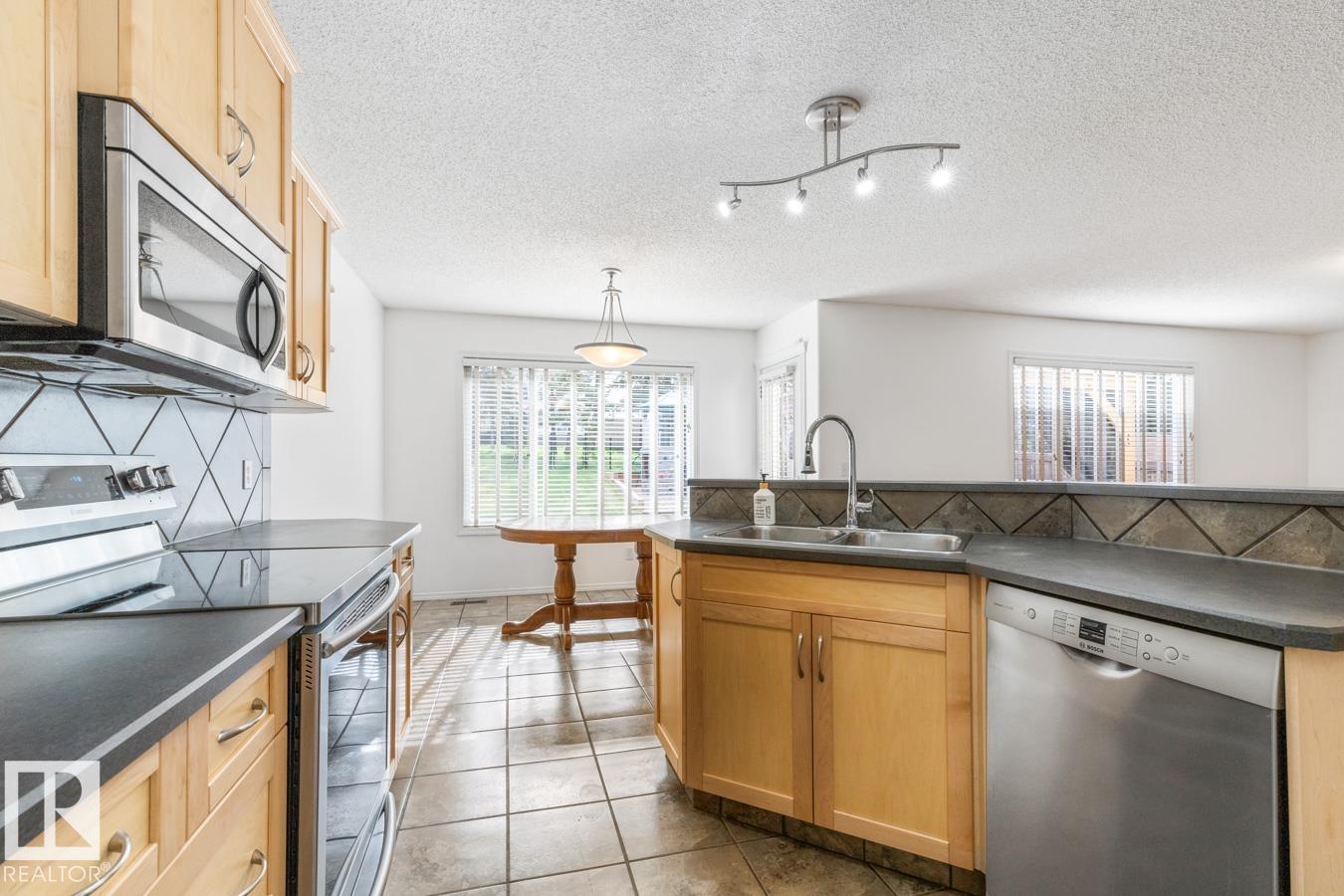 4717 60 St, Beaumont, Alberta  T5R 0A3 - Photo 9 - E4490009